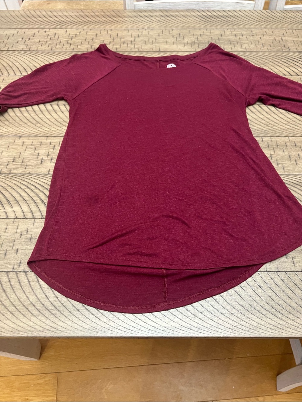 SO Women's Long-Sleeve Scoop-Hem Tee in Burgundy Wine Size Small